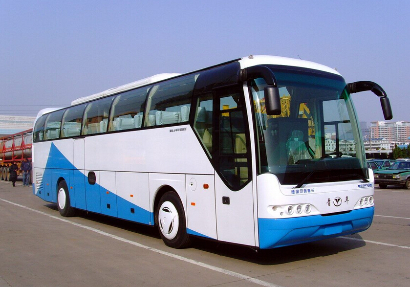 青年豪華大巴車.jpg